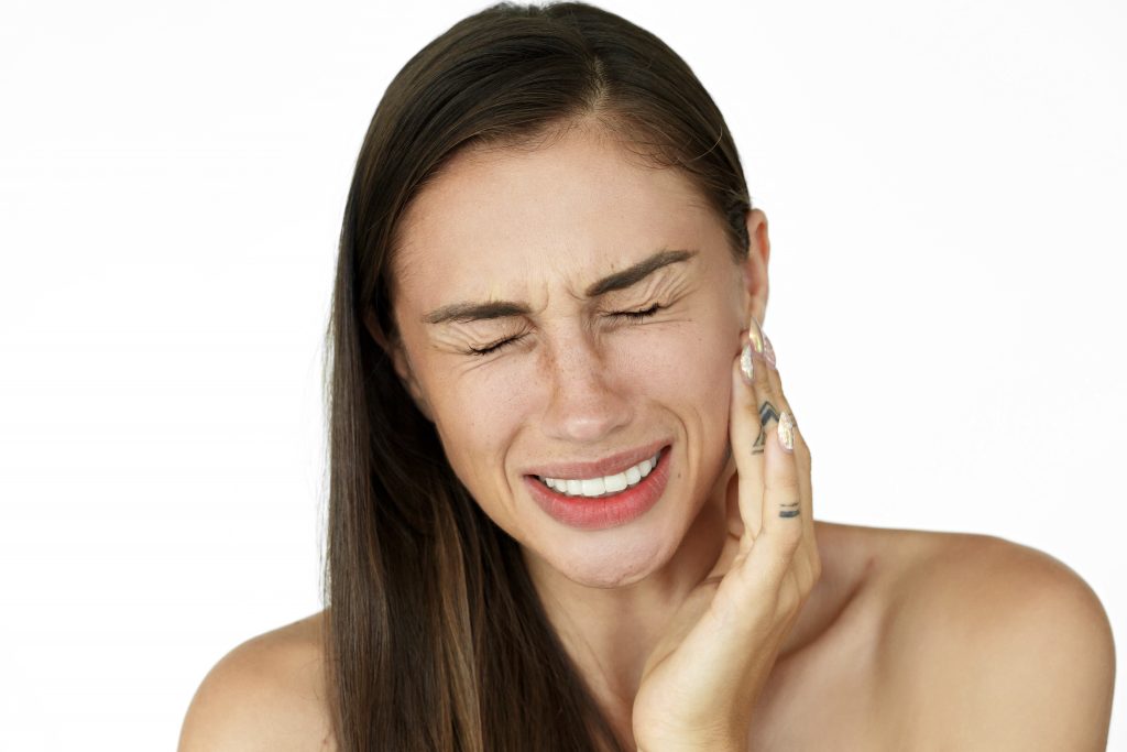 Dor ao mastigar: entenda quais podem ser as causas